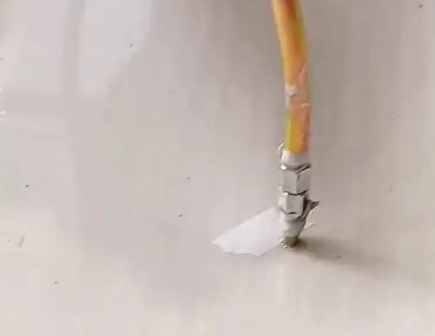 河津瓷砖空鼓维修公司专业解答在瓷砖铺贴过程中，如果使用的砂料过粗（如全部使用了粗砂），可能会导致以下问题